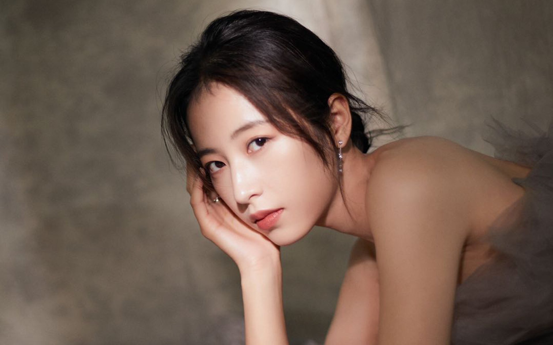 开云网页版登录入口-五大联赛中锋接应质量是否决定进攻推进效率，五大联赛前锋抢断