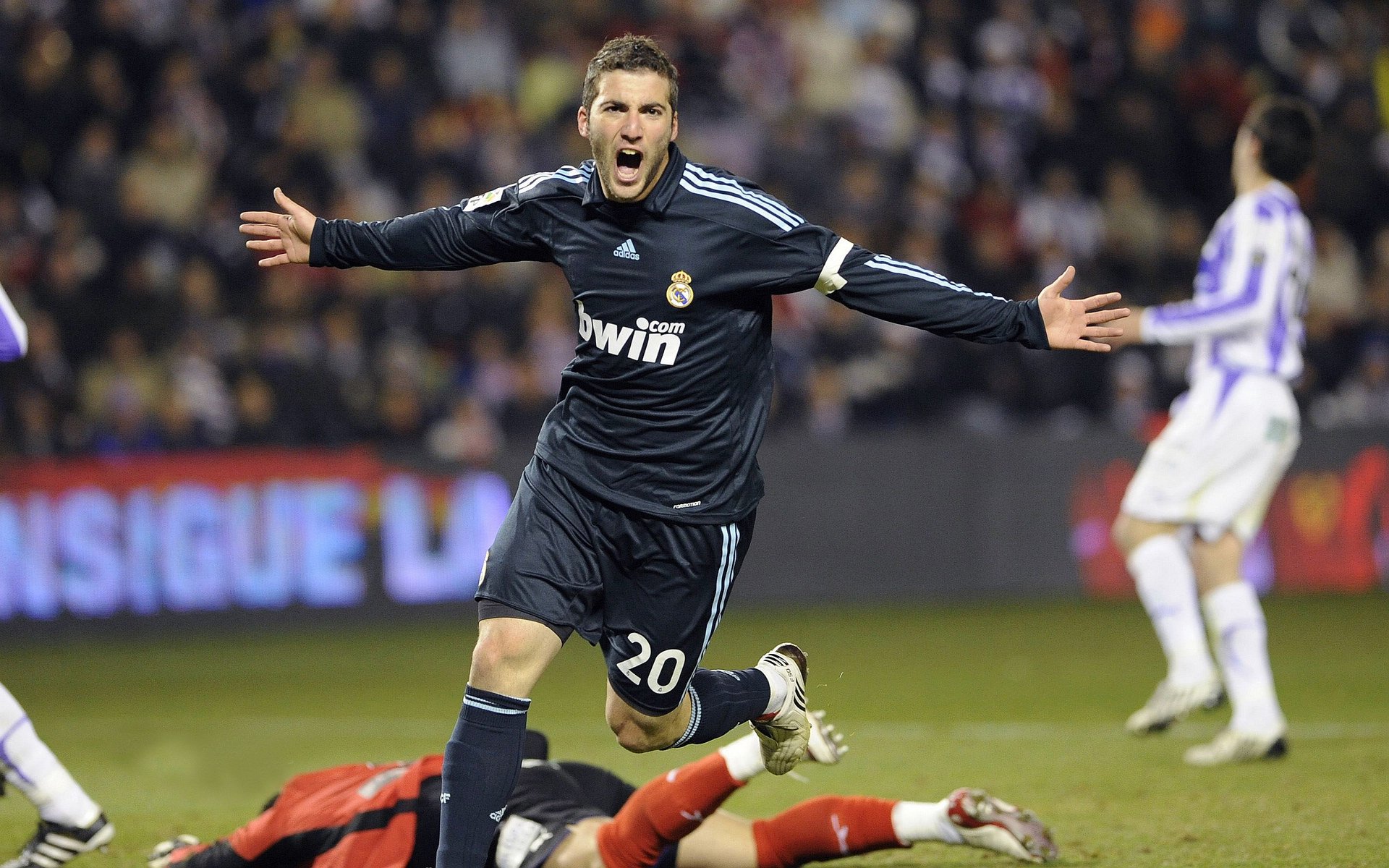 欧冠小组赛：塞维利亚提前锁定小组第三 主帅表示“欧联才是我们的主场”